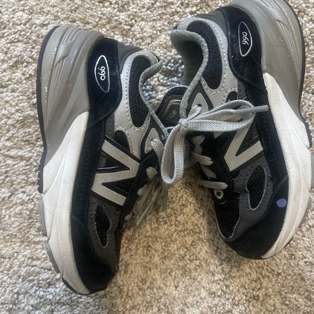 New Balance 990 Black and Gray Athletic Shoes